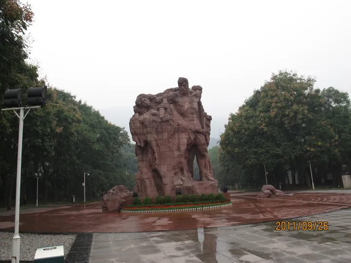 Martyrs' memorial statue at Geleshan, Chongqing