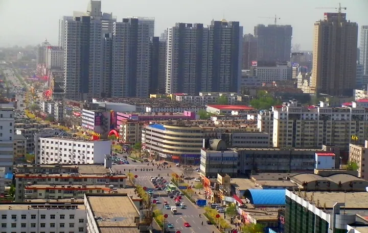 Street view of highrises along Minzu Road in Haigang District
