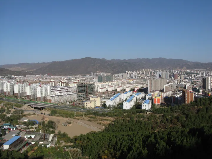 City skyline with mountains behind in Zhangjiakou