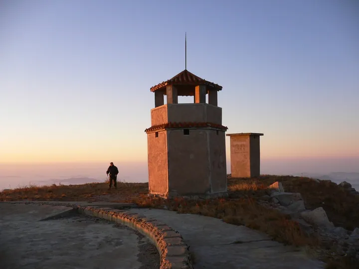 Sunset at the summit watchtower of Du Mountain