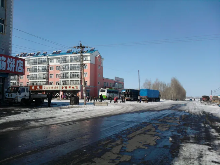 Snow-covered street in Morin Dawa town