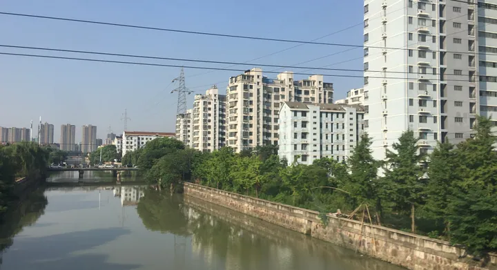 Apartment buildings reflected in the Dawanbang River in Zhonglou District