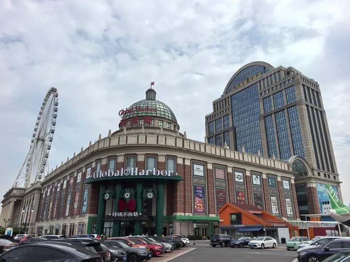 Shopping mall with a Ferris wheel in Xinbei District, Changzhou
