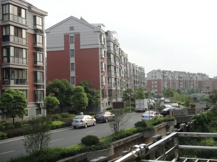 A clear daytime street with apartment buildings and traffic in Liyang