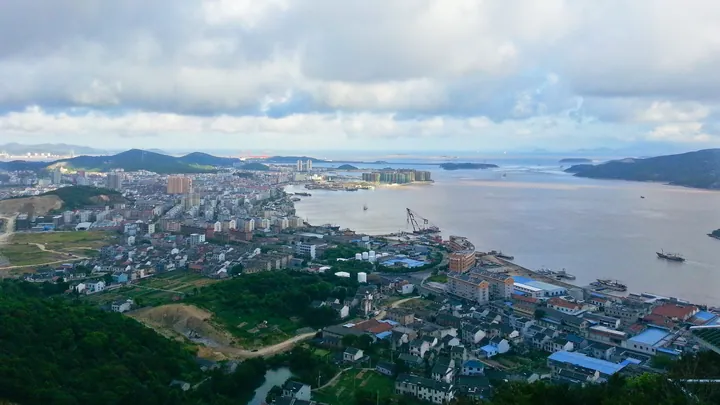 Harbour and coastline of Daishan County
