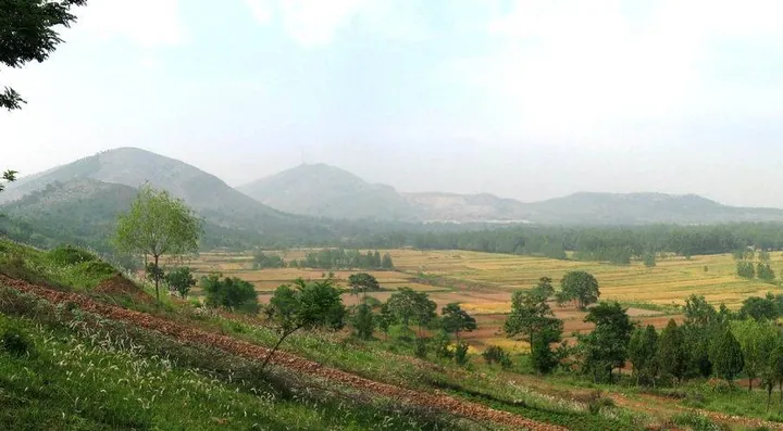 Rolling hills and fields near Qianshan, Suzhou, Anhui