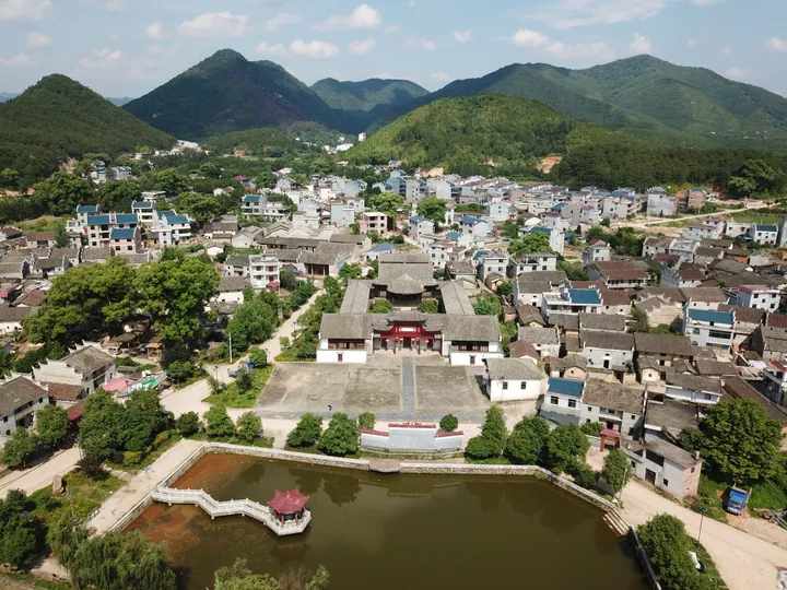 Ancestral hall and village in Qingyuan District, Ji'an