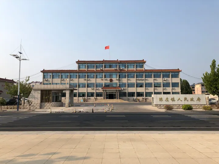 Town government building in Lijin County