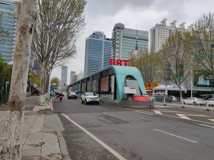 Bus rapid transit station on a city street in Lanshan District, Linyi