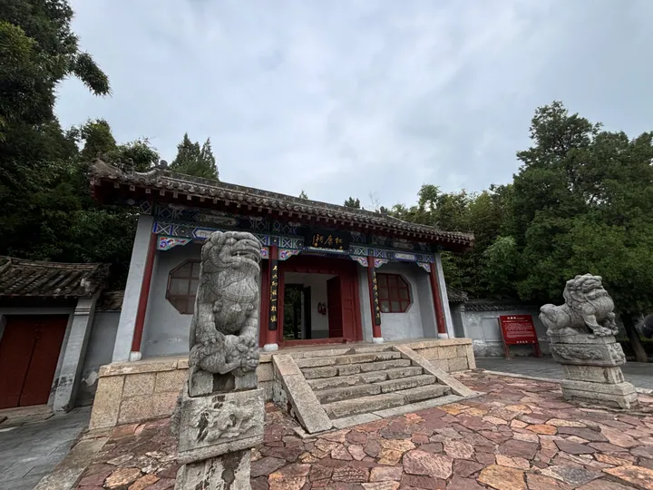 Traditional temple gate with stone lion statues in Ruyang County