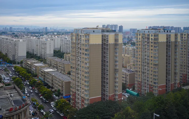 High-rise apartment buildings and a street in Anyang