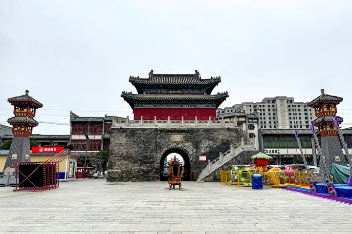Historic multi-tiered gate tower in Linying County