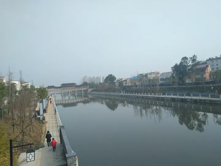 River and bridge in Qichun County