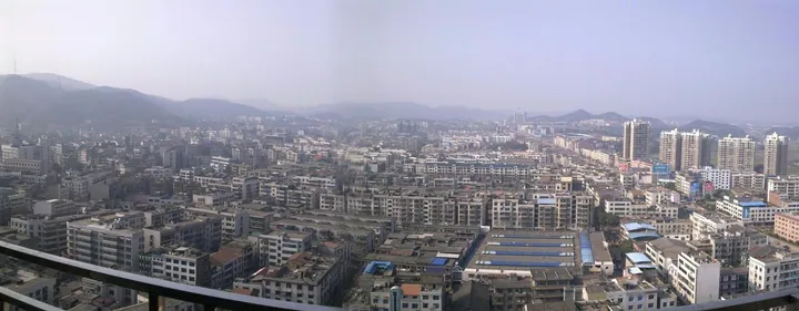 Panoramic view of Kaiyun Town, the county seat of Hengshan County