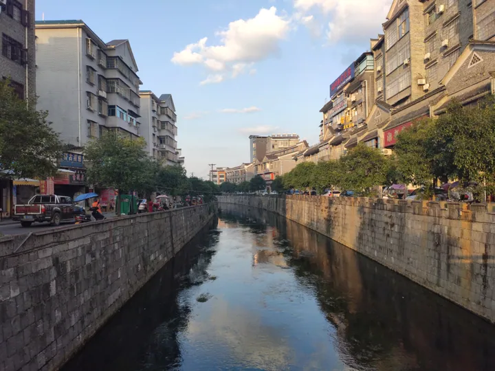 Canal lined with buildings in Wugang