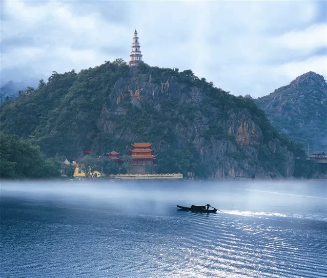 Zhi Hill Park temple, Jianghua Yao Autonomous County
