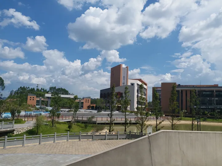 Modern school campus buildings by a lake in Lingui District