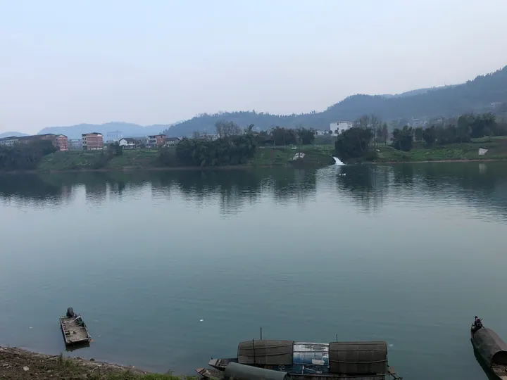 River landscape with hills and boats in Dachuan District