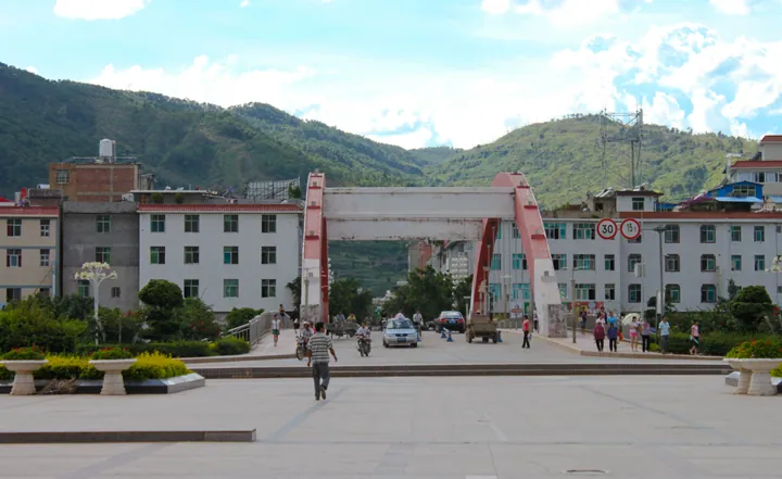 Town square with the Rainbow Bridge arch in Huidong County