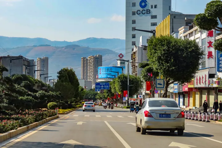 Street view of East Lingquan Road in Kaiyuan