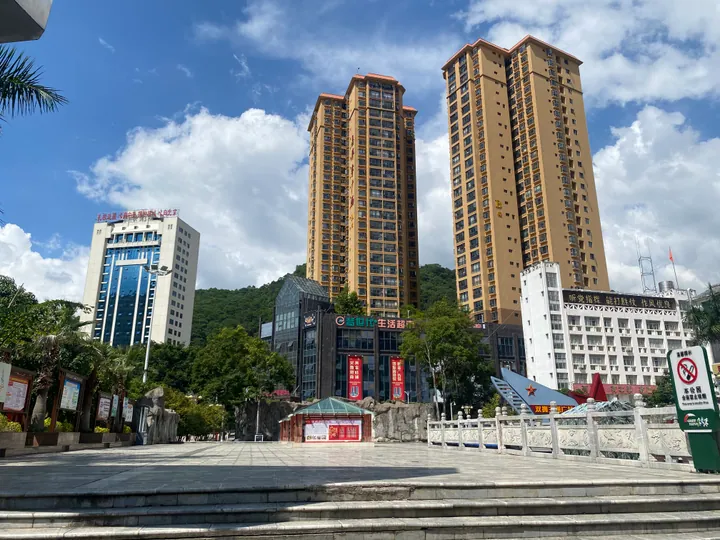 Downtown Malipo County at Dawangyan Square