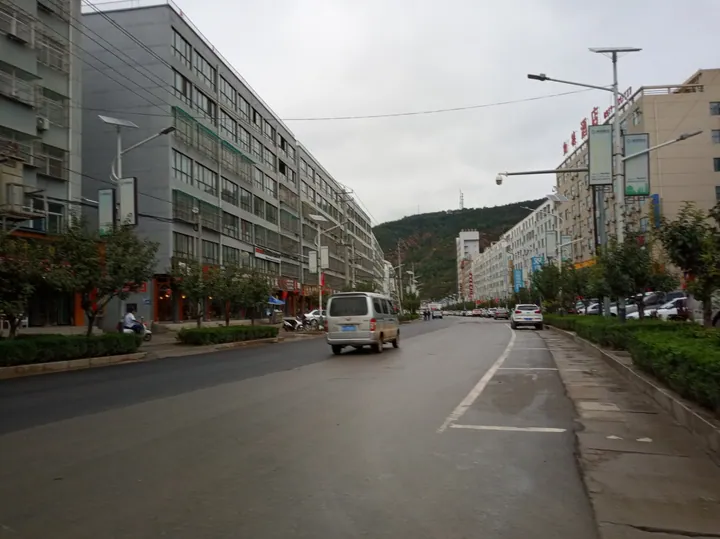 A street lined with buildings in Yichuan County, Yan'an