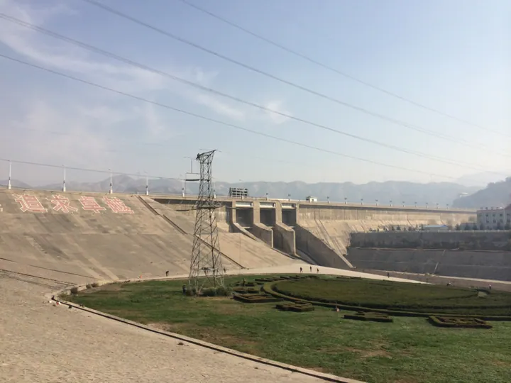 Concrete dam wall and reservoir of Liujiaxia hydroelectric station