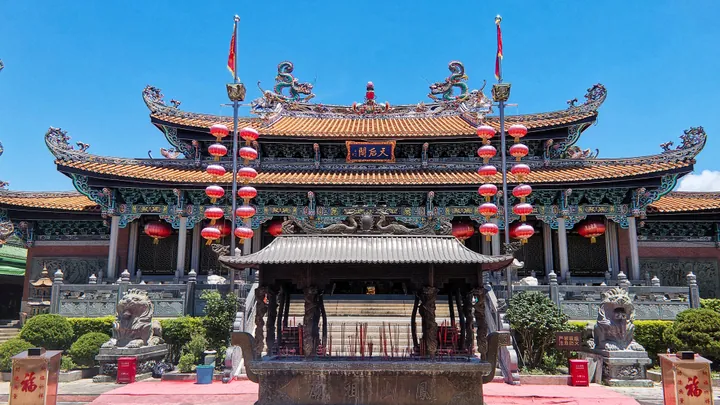 Ornate red and gold pavilion with dragon roof decorations at Fengshan Temple