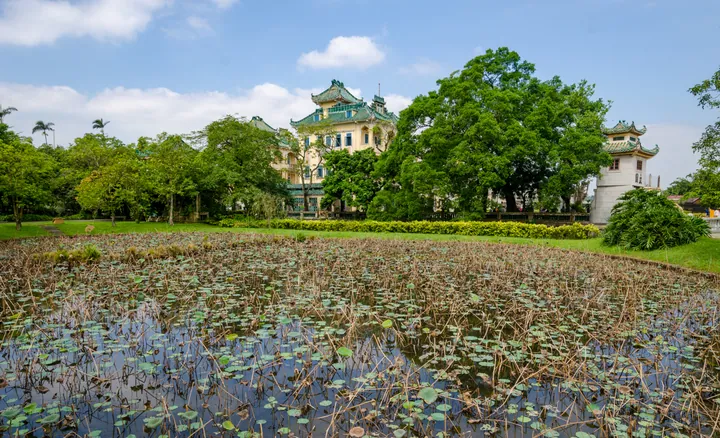 Watchtower-style building of Liyuan Garden behind a lily pond