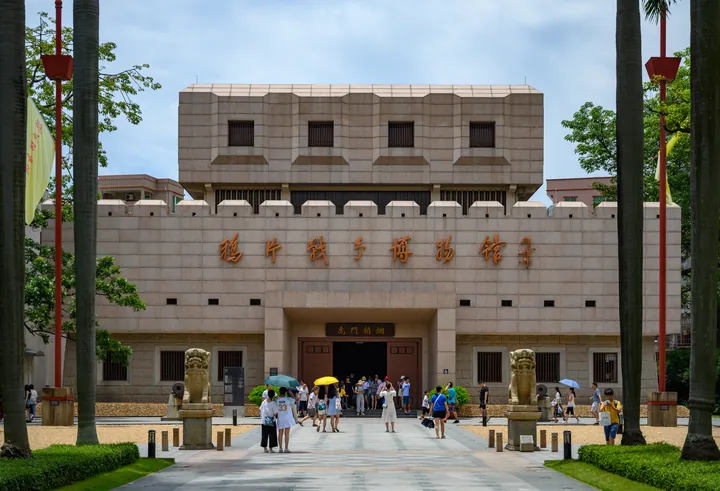 Visitors in front of the Opium War Museum's entrance with stone lions