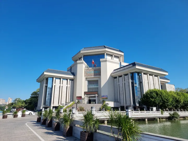 Shantou Museum building with glass and stone facade