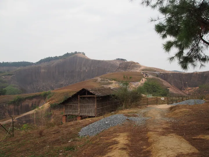 Trail through Danxia rock formations at Gaoyi Ridge, Chenzhou