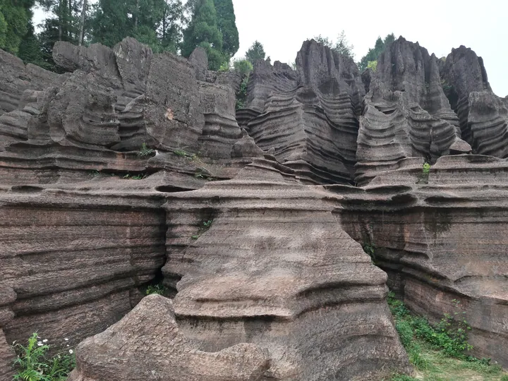 Layered red sandstone rock spires at Hongshilin