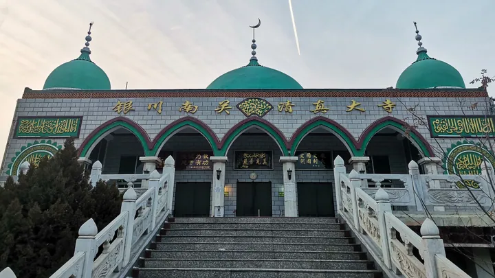 Green-domed facade of the Nanguan Great Mosque in Yinchuan
