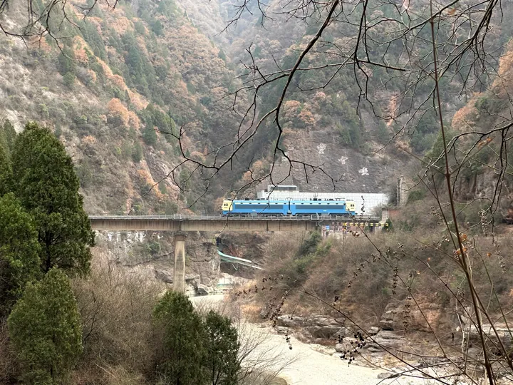 Train bridge spanning the rocky Lingguan Gorge canyon