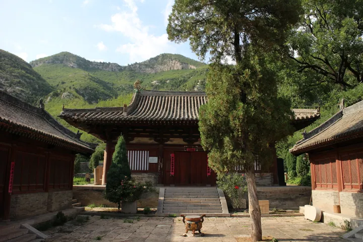 Main hall of Dayunyuan Temple, Pingshun