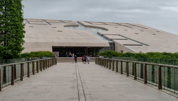 Exterior walkway leading to the Jinsha Site Museum building