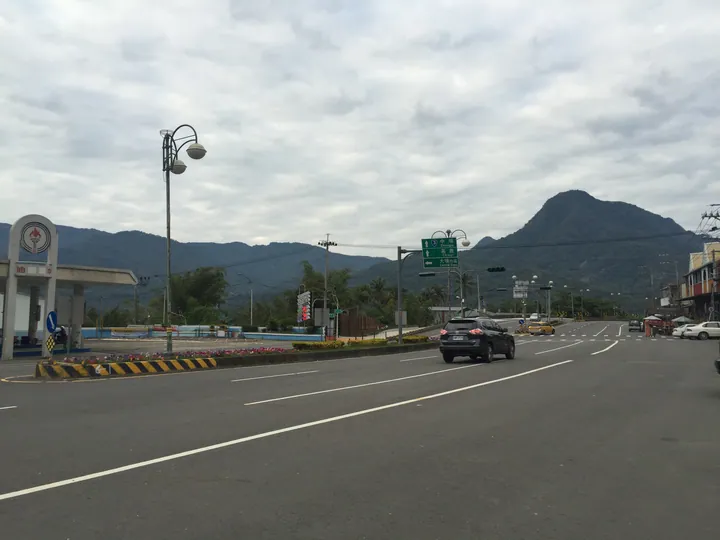 Road junction on Provincial Highway 3 with a mountain backdrop in Dapu Township