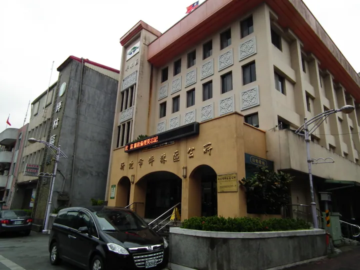 Multi-storey government office building with red roof trim in Pinglin District, New Taipei