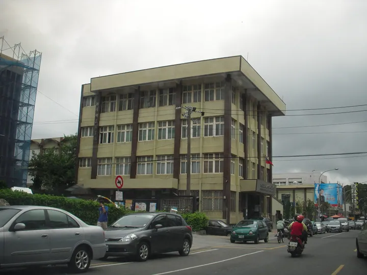 A government office and library building in Xinwu District, Taoyuan