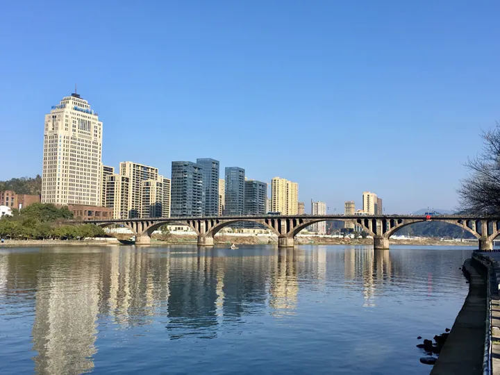 Xin'an River and Baisha Bridge with the Jiande city skyline, Zhejiang
