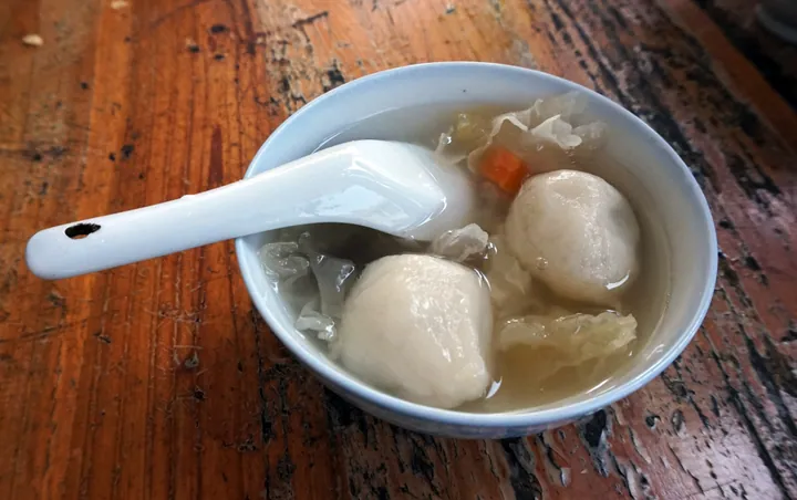 Bowl of Chaozhou ya mu nian rice balls in sweet white-fungus soup