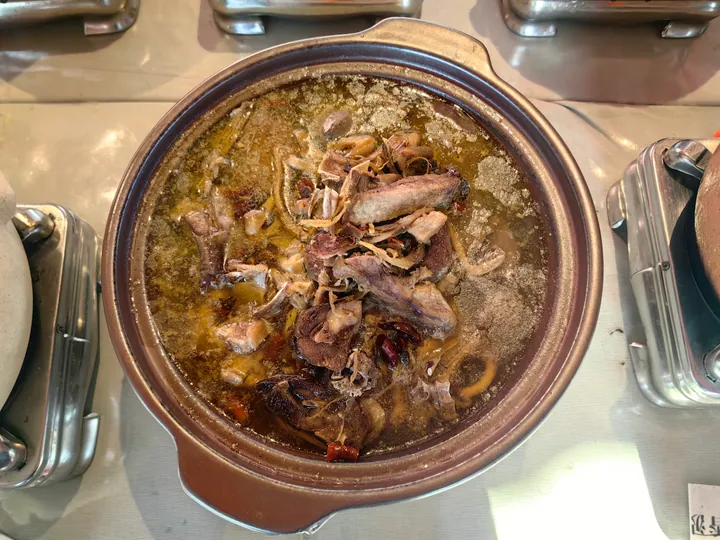 Claypot of braised Gushi Braised Goose Pieces goose chunks