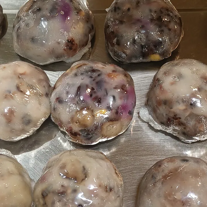 Several sticky purple-brown glutinous rice buns filled with red bean paste