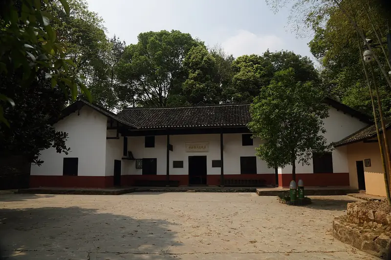 Peng Dehuai Former Residence and Memorial Hall (彭德怀故居纪念馆)