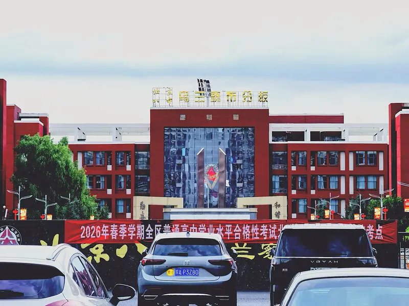 Representative view in Qahar Right Front Banner · 察哈尔右翼前旗代表景观：内蒙古自治区察哈尔右翼前旗友谊大道