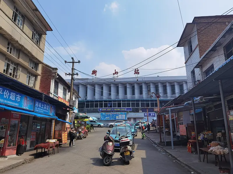 Representative view in Hengdong County · 衡东县代表景观：衡山站站房