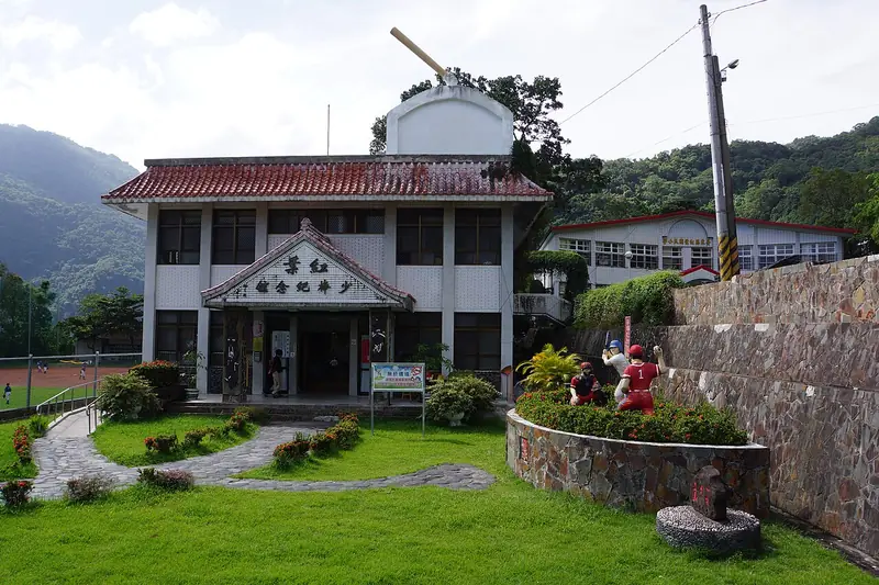 Representative view in Yanping Township · 延平鄉代表景观：Hongye Little League Memorial Hall 紅葉少棒紀念館 - panoramio