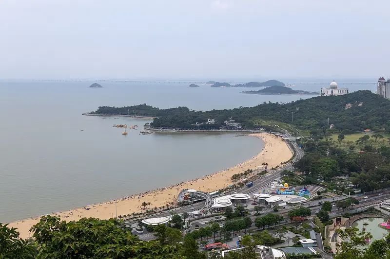 Lovers' Road and Zhuhai Fisher Girl (情侣路与珠海渔女)