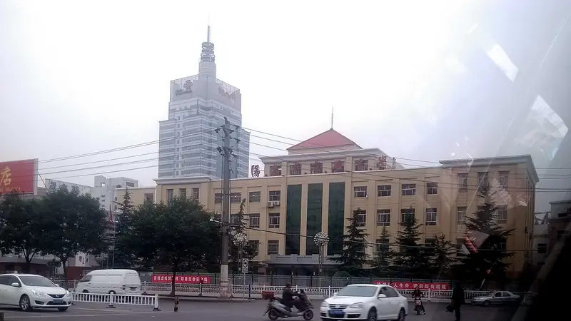 Representative view in Chengqu · 城区代表景观:阳泉市实验中学
